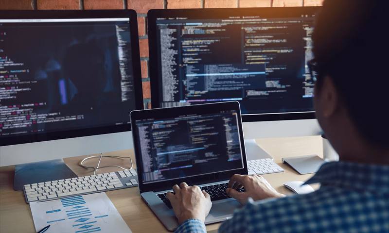 数据科学选型：R与Python如何赋能秦都区网站建设？